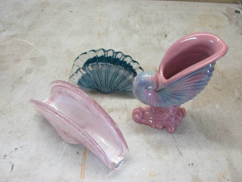 lot 127 image: Shell decor