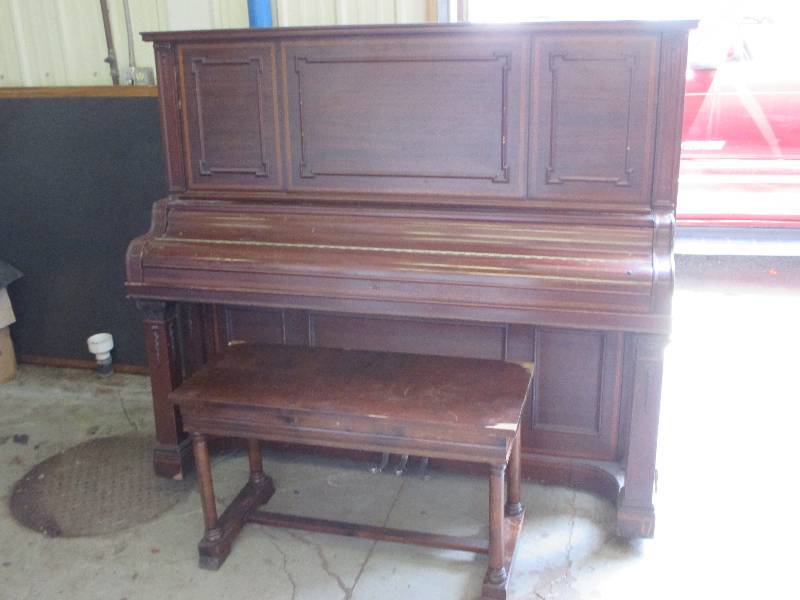 lot 139 image: Piano