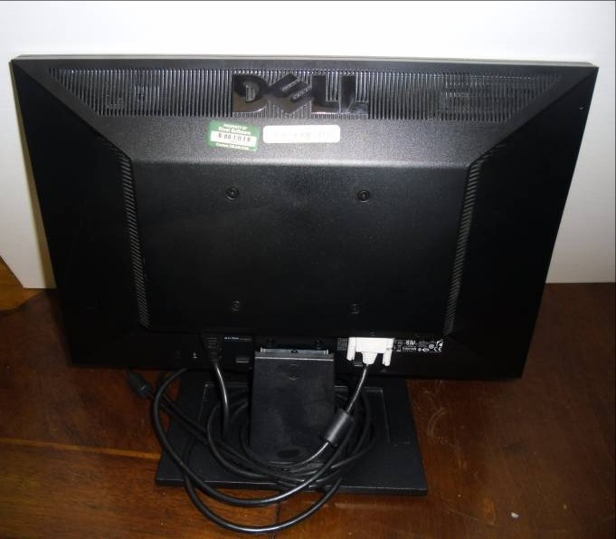 Lot of 5 Dell Monitors Widescreen Flat Panel on Stands with Power Cords