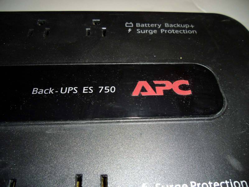 Lot of APC  Back-UPS ES 750 Surge Protectors and Battery Backup 120 v