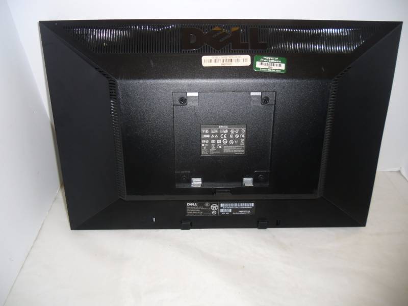 Lot of 8 Dell E1910c widescreen, flat panel, LCD Monitors and 7 stands.  NO power cords.
