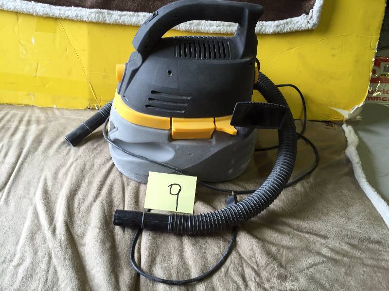 lot 9 image: Stinger Small WetDry Vac