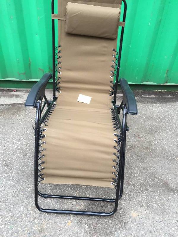 lot 10 image: Lawn Chair