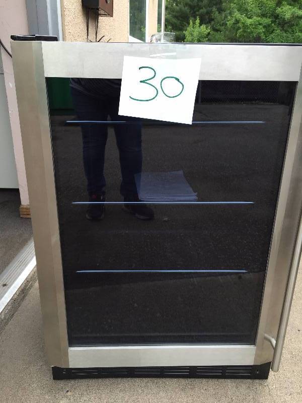 lot 30 image: Vissani 5.8 cu. ft. Beverage Center
