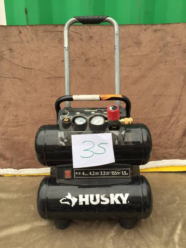 lot 35 image: Husky 4 Gal Compressor