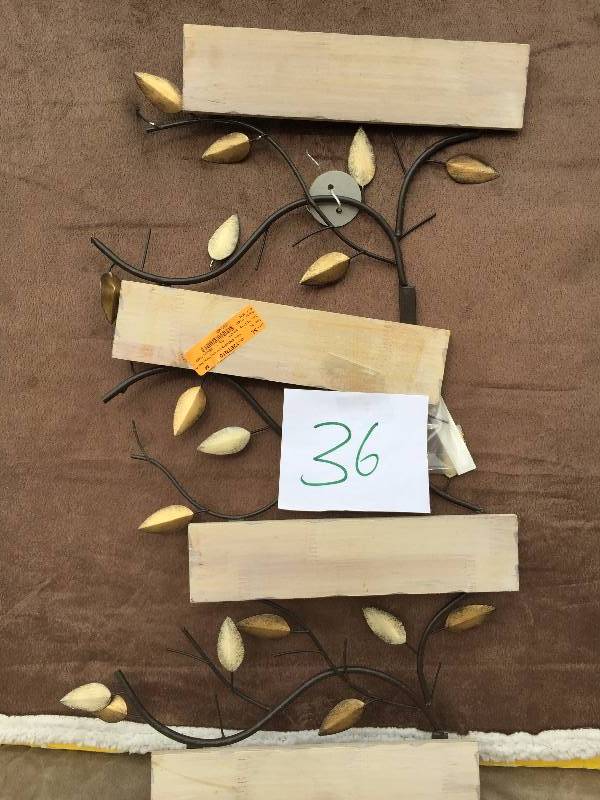 lot 36 image: Stratton Home Decor Climbing Vines Wall Dcor