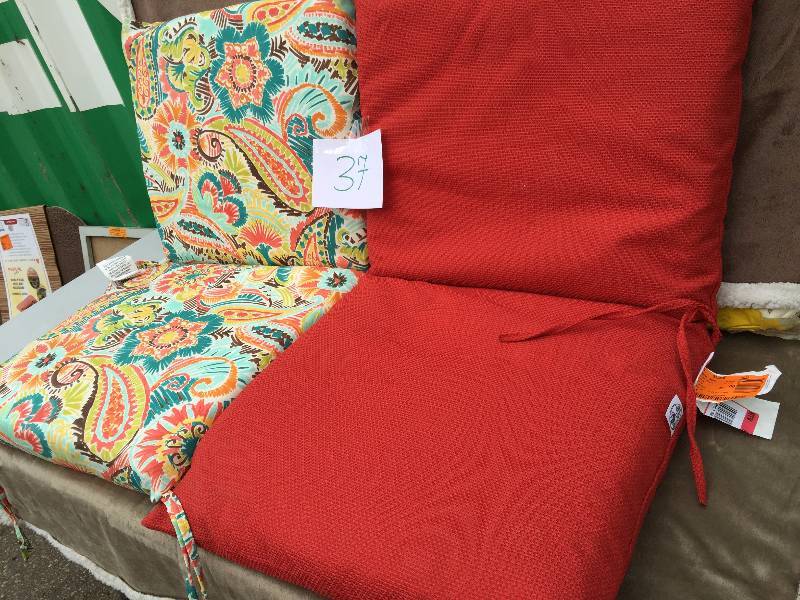 lot 37 image: Lot of 2 Outdoor Cushions