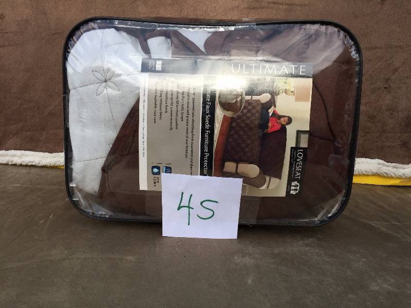 lot 45 image: Loveseat Protector
