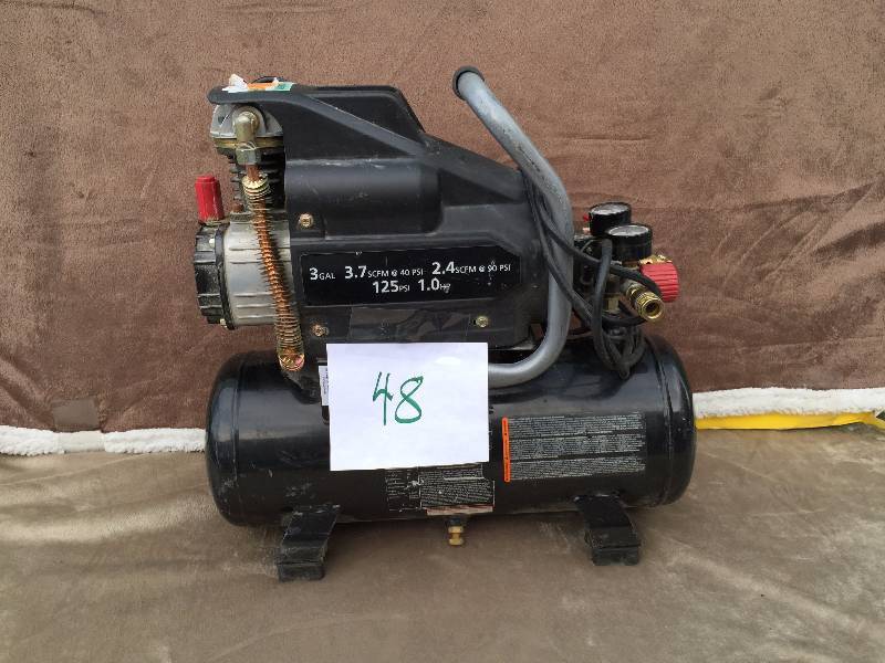 lot 48 image: Husky 3 Gal Compressor