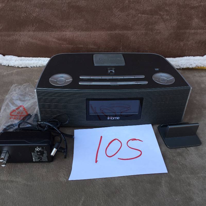 iHome Wireless Radio and docking station