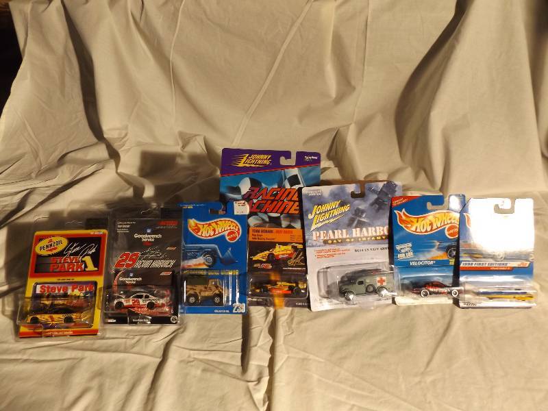 lot 1 image: Hot Wheels, Johnny Lightening, Pennzoil and Goodwrench Toy Vehicles