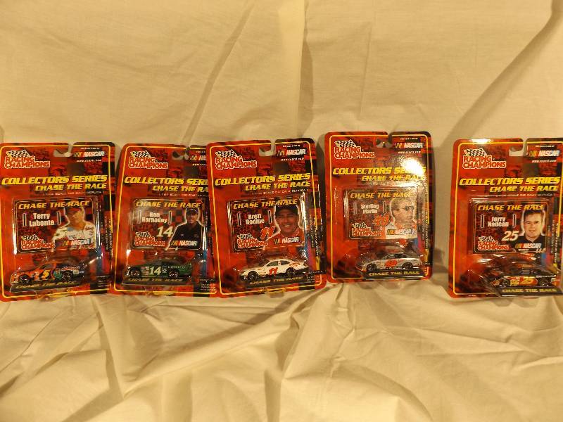 lot 2 image: Nascar Collectors Series of 5 Racecars