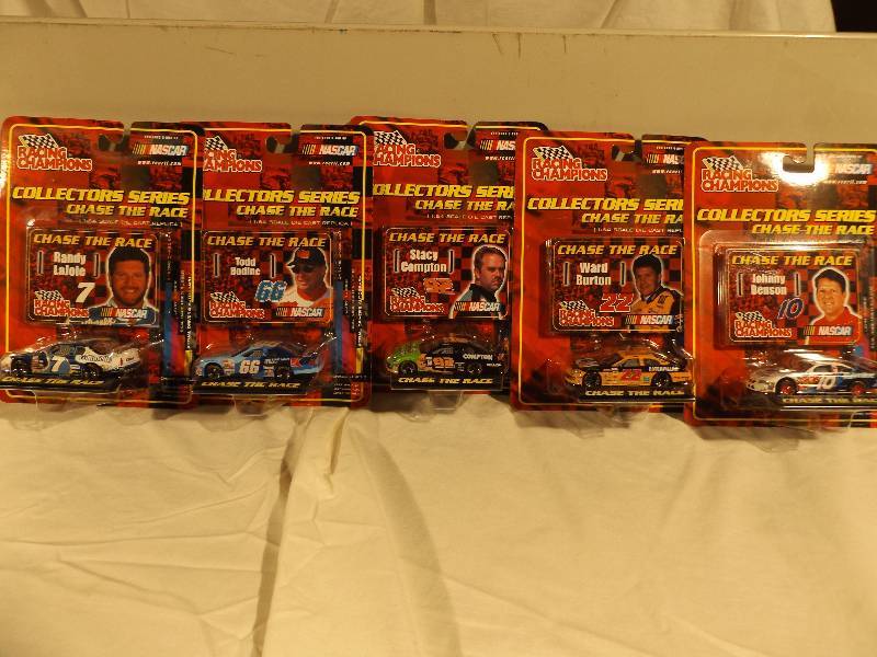 lot 3 image: Nascar Collectors Series of 5 Racecars