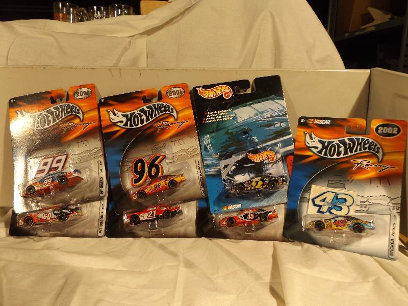 lot 28 image: 7 Hot Wheels Racecars