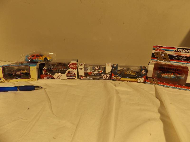 lot 30 image: 6 Toy Racecars