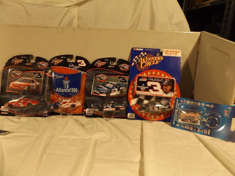 lot 33 image: Nascar Winners Circle Racecars