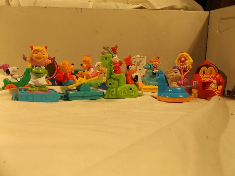 lot 63 image: 14 McDonalds Toy Train Cars