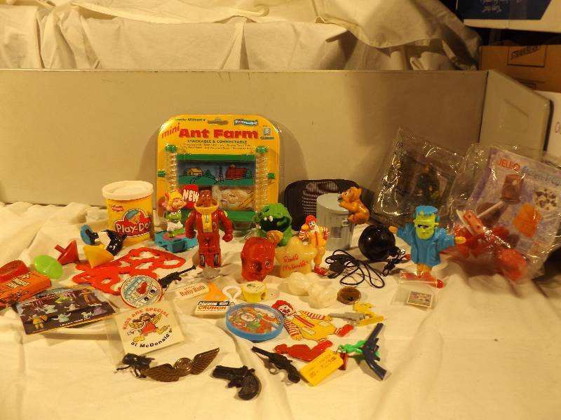 lot 68 image: Toys