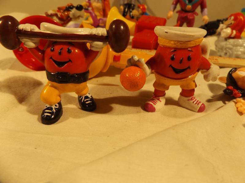 lot 74 image: Assorted Small Toys