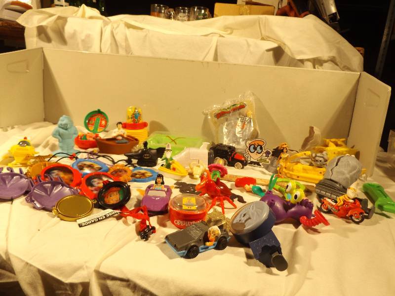 lot 80 image: Assorted Promotional Toys
