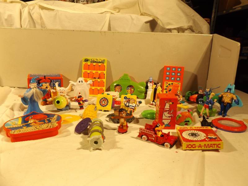 lot 88 image: Collectable toys and Tapes