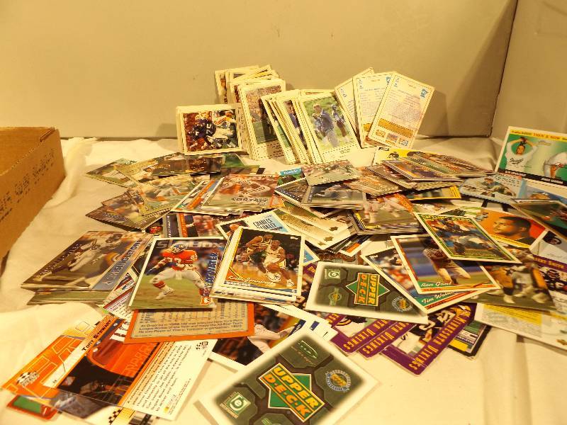 lot 89 image: Batch Sports Cards