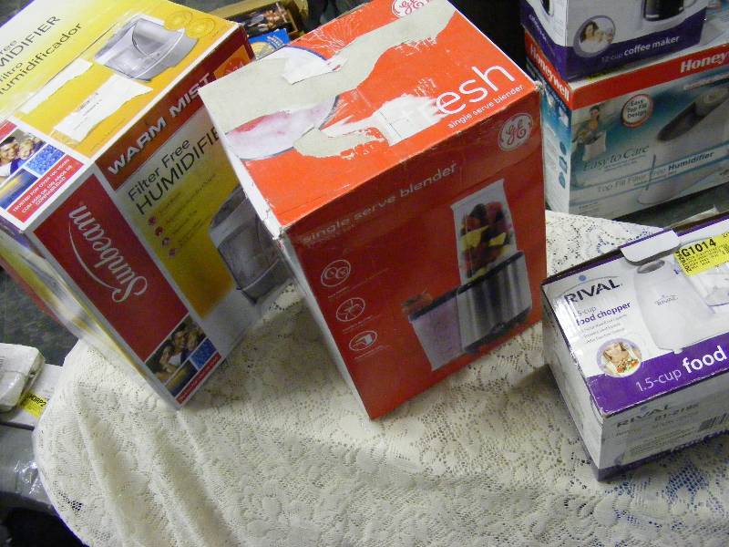 lot 244 image: Sunbeam Humidifier, Rival Foodchopper, GE Single Serve Blender