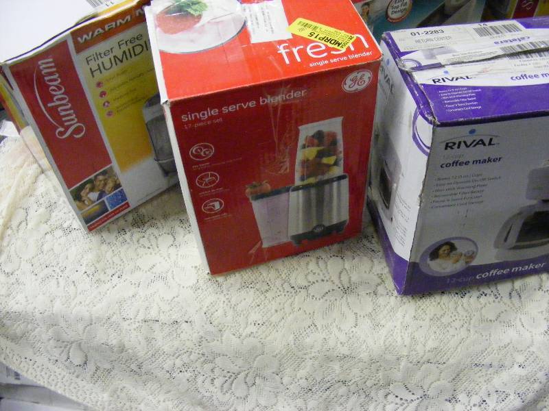 lot 248 image: Sunbeam Humidifier, GE Single Serve Blender, Rival Coffeemaker