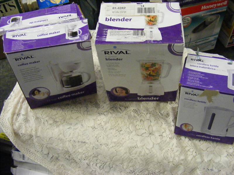 lot 249 image: Rival Cordless Kettle, Rival Blender, Rival Coffeemaker