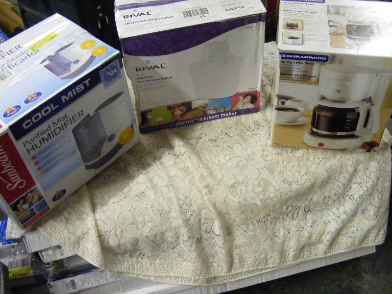 lot 256 image: Sunbeam Humidifier, 4 Qt Electric Ice Cream Maker, Durabrand Coffeemaker