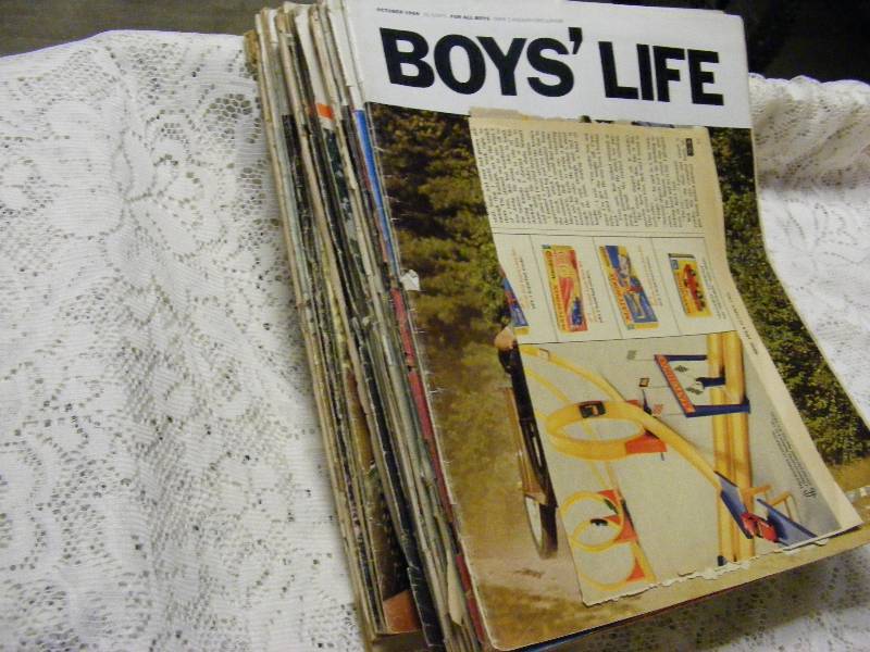 lot 105 image: Boys Life Magazines 1960s and 1970