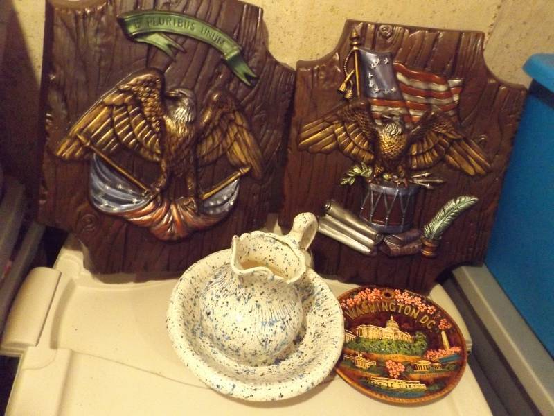 2 patriotic plaques, DC Plate, decorative small water pitcher and bowl