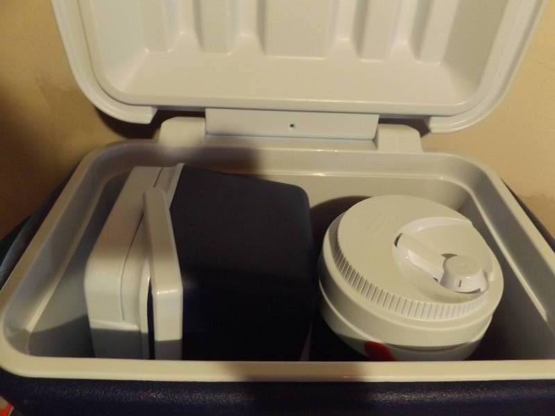 Rubbermaid cooler