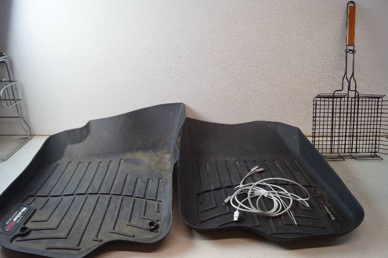 Floor MatsAdapter CableGrill Basket