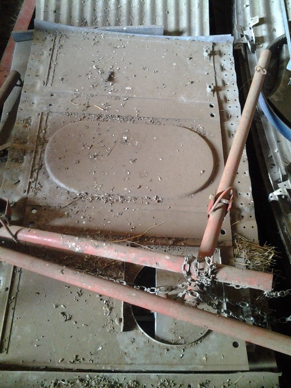 lot 8 image: 18 x 3 Ring Butler Grain Bin