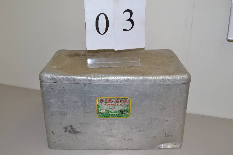 lot 3 image: Pik-Nik Cooler