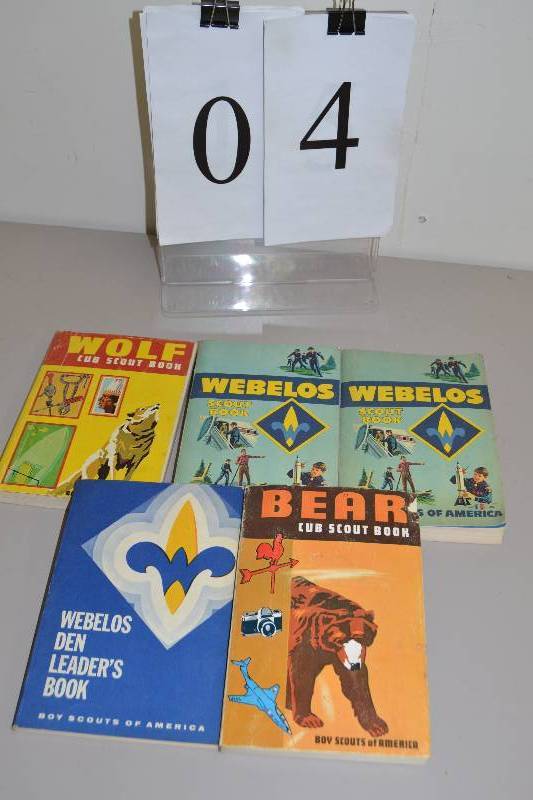 lot 4 image: BoyCub Scout books