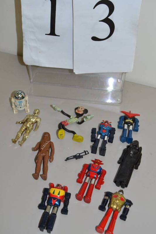 lot 13 image: Collectable figurines