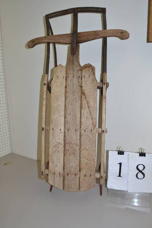 lot 18 image: Vintage sled