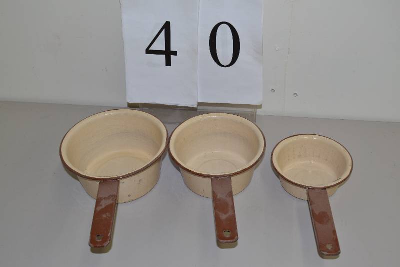 lot 40 image: Enamelware
