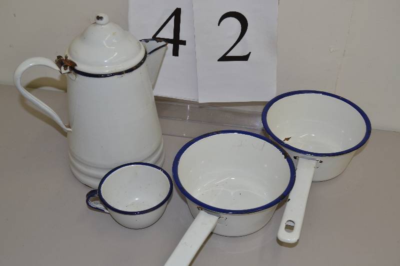 lot 42 image: Enamelware
