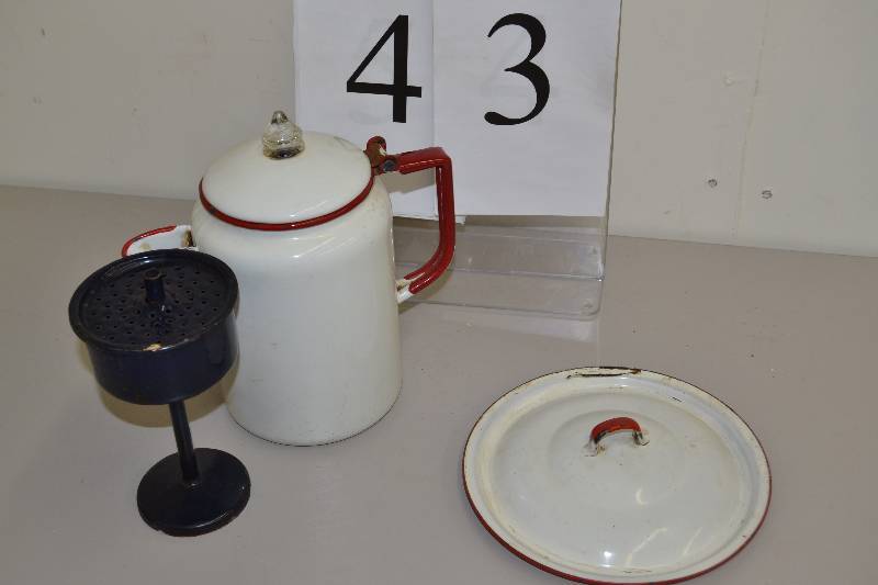 lot 43 image: Enamelware