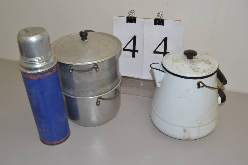 lot 44 image: Vintage Kitchen items
