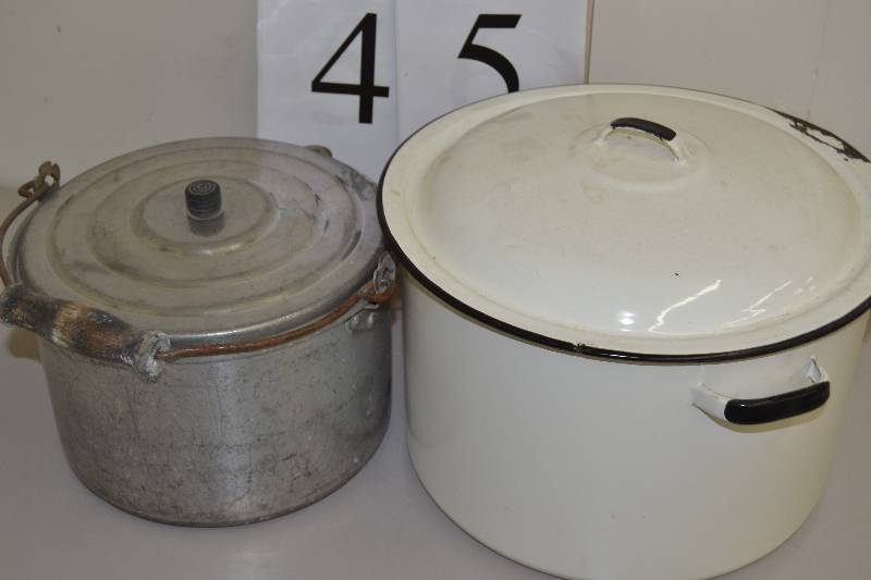 lot 45 image: Vintage Kitchen items