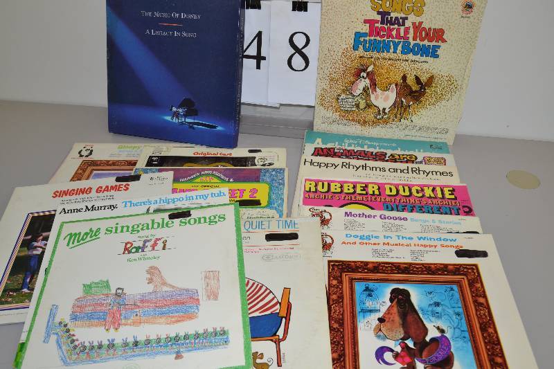 lot 48 image: Vintage Childrens records and collectable CD