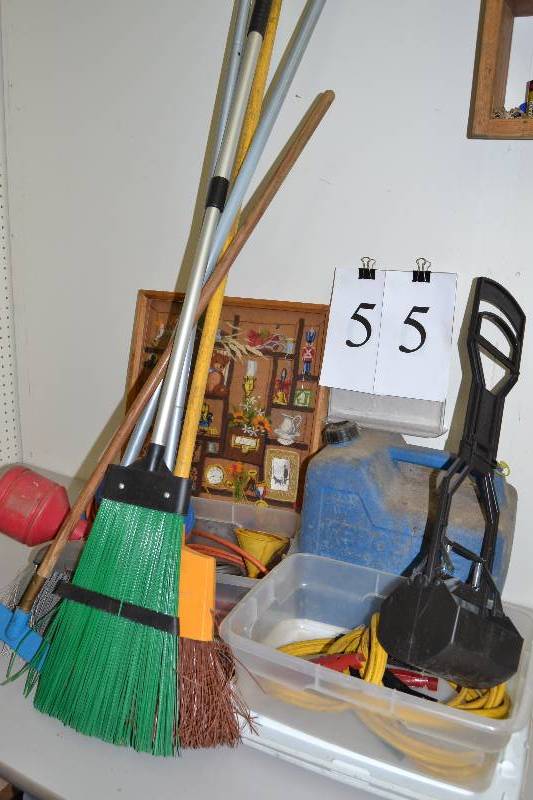 lot 55 image: Misc Garage items