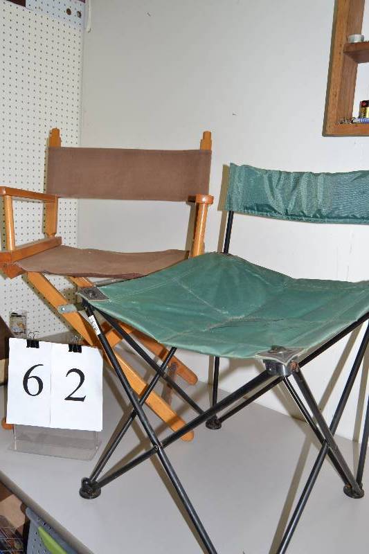 lot 62 image: Folding chairs