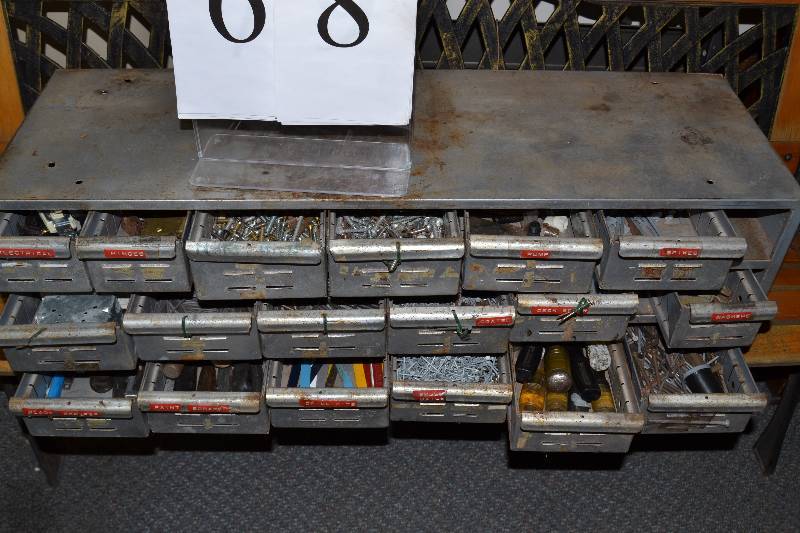 lot 68 image: Garage supplies