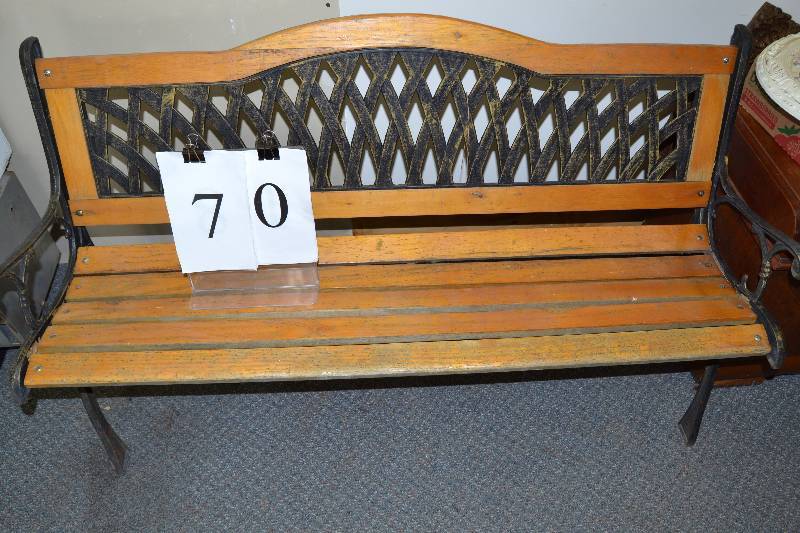 lot 70 image: Yard bench