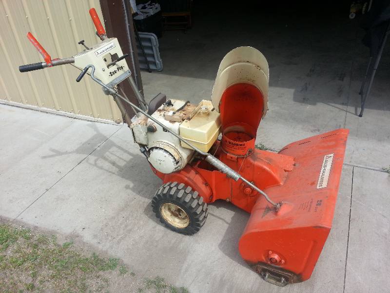 lot 5 image: 28 Allis Chalmers Heavy Duty Sno Pro